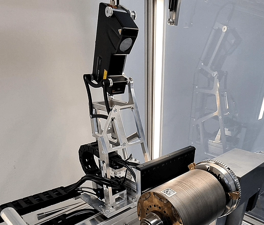 Live 3D scanner view showing a laser contour profile captured from a rotor.